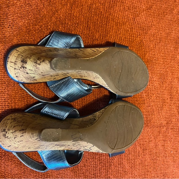 Dress Sandals - Picture 2 of 4